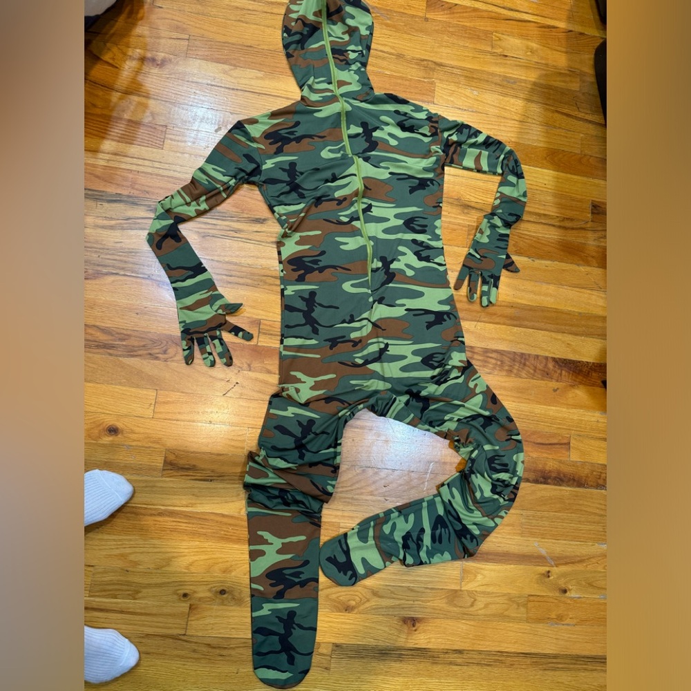 Cameo morph suit ..